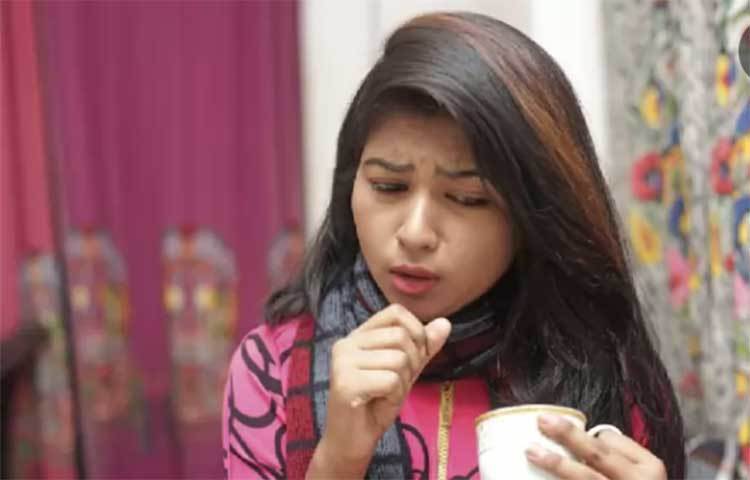প্রথমত, আপনার দেহে করোনা থাবা বসালে প্রথম পাঁচদিন আপনার কাশির সঙ্গে শুকনো কফ থাকবে।