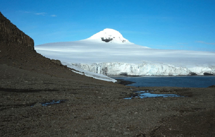 একমাত্র মহাদেশ যেটি এখনো করোনাভাইরাসের প্রকোপ থেকে মুক্ত। চীনের উহান থেকে সারা বিশ্বে ছড়িয়ে পড়া মারাত্মক ভাইরাস এখনো থাবা বসাতে পারেনি আন্টার্কটিকায়। সেখানে সংক্রমণের আশঙ্কাও প্রায় নেই বললেই চলে।