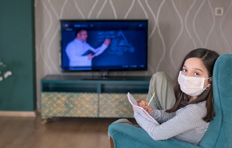 আপনার ঘরের বাতাস গুমোট মনে হলে সাথে সাথে বের হয়ে যেতে হবে। সেই সাথে ঘরে পর্যাপ্ত বাতাস চলাচলের ব্যবস্থা রাখতে হবে। ছবি: সংগৃহীত