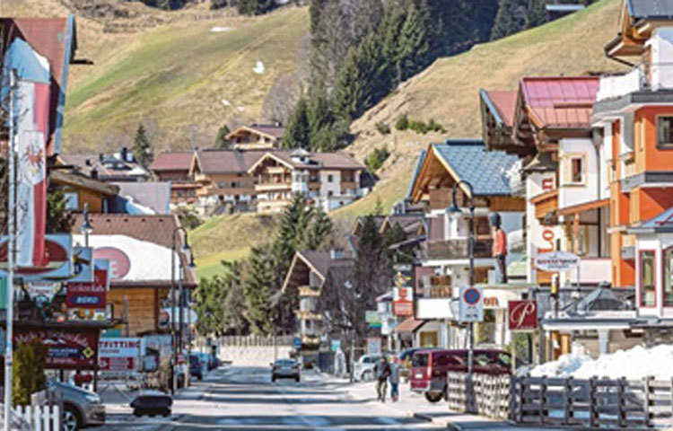 এএফপি-কে দেয়া এক সাক্ষাৎকারে তিনি বলেছেন, ‘পর্যটকদের স্বাগত জানানোর জন্য আমাদের এবার হয়তো ম্যাসকটের নাম বদলে ফেলতে হবে।’ কেন? করোনাভাইরাসের অভিশাপের কথা মাথায় রেখেই এমন সিদ্ধান্ত তার।
১১.	অস্ট্রিয়ায় এখনও পর্যন্ত চার হাজার আক্রান্তের খোঁজ মিলেছে। মৃত্যু হয়েছে ২১ জনের।