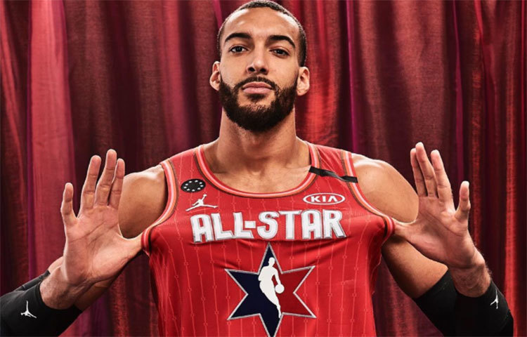 করোনায় আক্রান্ত বাস্কেটবল খেলোয়াড় ২৭ বছরের রুডি গোবের। তার জন্য প্রার্থনা করা ও চিন্তা করার জন্য সমস্ত অনুরাগীদের ধন্যবাদ জানিয়েছেন তিনি।