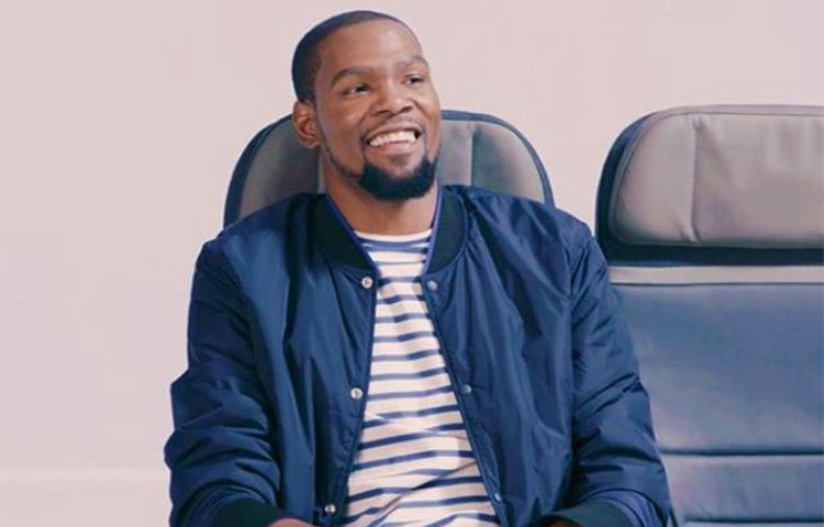 এনবিএ তারকা কেভিন ডুরান্টের টেস্ট রিপোর্টও করোনা পজিটিভ। ব্রুকলিন নেটের চারজন বাস্কেটবল খেলোয়াড়ের তিনি অন্যতম।