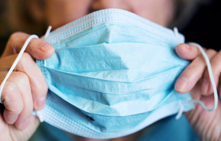 নোংরা বা ভেজা মাস্ক যাতে কোনো ভাবেই ব্যবহার করতে না হয়, সে দিকেও খেয়াল রাখতে হবে। সেই সঙ্গে অন্যের ব্যবহৃত মাস্কে হাত দেবেন না।