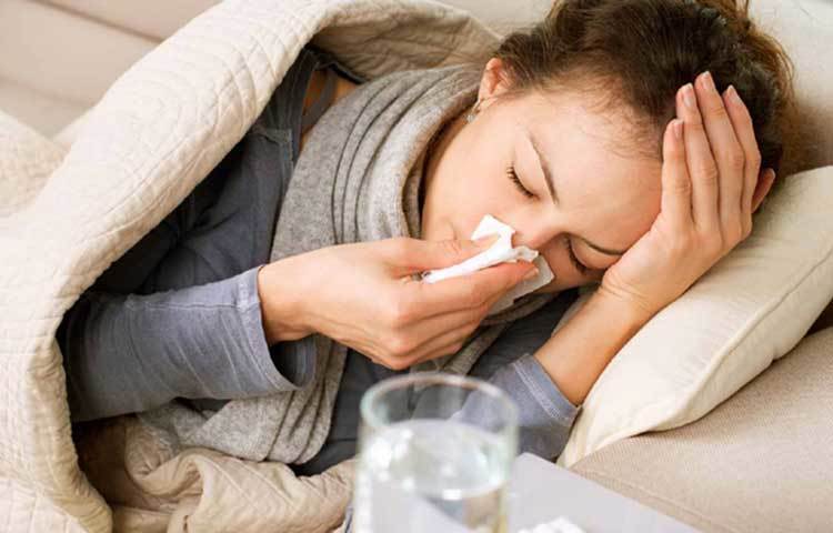 চীন থেকে বিশ্বজুড়ে এই ভাইরাস ছড়িয়ে পড়ার পরই এ নিয়ে গবেষণা শুরু হয়েছে। যদিও চিকিৎসকেরা নিশ্চিত করে কোনো কিছুই বলতে পারছেন না। এই রোগ সারানোর কোনোরকম ওষুধ এখনো পর্যন্ত আবিষ্কার করতে পারেননি চিকিৎসক-বিজ্ঞানীরা।