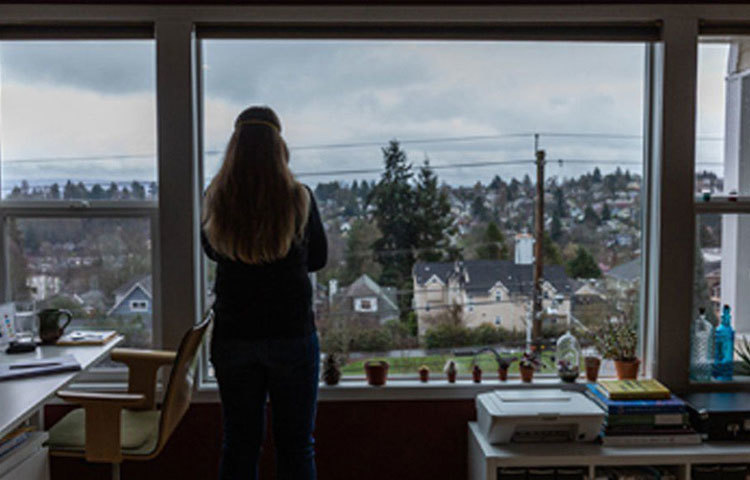 এই অবস্থায় রোজ রোজ ব্যাগ নিয়ে প্রয়োজনীয় সামগ্রী কিনতে বাজারে ভিড় না করে একটু প্লান করে নিন। তা হলেই সার্থক হবে লকডাউন। সুস্থ থাকবেন সকলে।