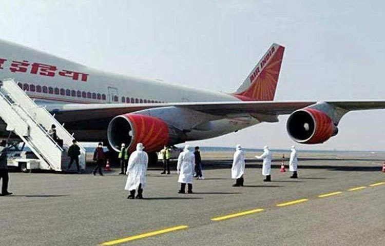 কাজের প্রতি একনিষ্ঠ থাকার এই শিক্ষা স্বাতী পেয়েছিলেন তার বাবা এস ডি রাওয়ালের কাছ থেকে। বন বিভাগের এই কর্মকর্তার চাকরি সব কিছু তুচ্ছ করে বরাবর অবিচল থেকেছেন নিজের কর্তব্যের প্রতি।