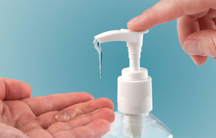 বাচ্চারা খেলাধুলোর পর বাড়ি ফিরলে সাবান দিয়ে হাত-পা, মুখ ভালো করে ধোয়াই ভালো। এক্ষেত্রে হ্যান্ড স্যানিটাইজার খুব একটা কার্যকর নয়।