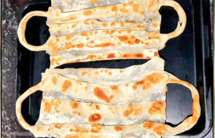 ভারতের তামিলনাড়ুর মাদুরাইতে টেম্পল সিটি নামের একটি রেস্তোরাঁ প্রথম মাস্ক পরোটা বানায়। তাদের দেখাদেখি এখন গোটা দেশে অনেকেই এমন দেখতে পরোটা বানাচ্ছে।