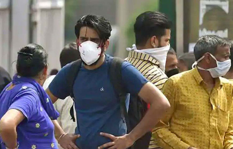 করোনা-হানার মাস ছয়েক পরেও মাস্ক নিয়ে ধোঁয়াশা যেন কাটতেই চাইছে না। এ নিয়ে কিছু মূল্যবান পরামর্শ দিয়েছেন চিকিৎসকেরা। রয়েছে সিএসআইআর-ইন্ডিয়া-র ভাইরাস রিসার্চ ল্যাবরেটরির বিজ্ঞানী শুভজিৎ বিশ্বাসের পরামর্শ। এক ঝলকে সে সব জেনে নিন।