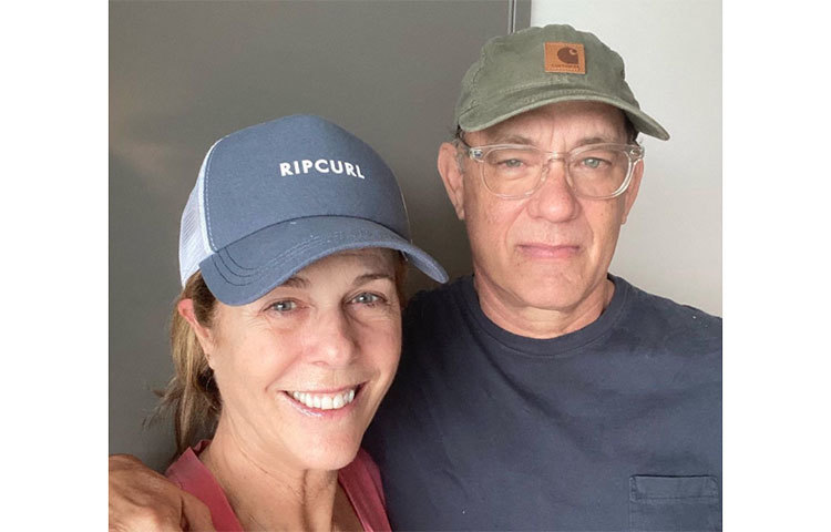 অস্ট্রেলিয়া সফর সেরে আসার পরেই বর্ষীয়ান অভিনেতা টম হ্যাঙ্কস এবং তার স্ত্রী রিতা উইলসন আক্রান্ত হন মারণভাইরাস করোনায়। তারাই প্রথম তারকা যাদের রিপোর্ট করোনা পসিটিভ আসে। নিজেই অসুস্থতার খবর দেন পুরষ্কারপ্রাপ্ত এই অভিনেতা। জানান, জ্বর নিয়েই ফিরেছিলেন তারা। এরপরেই পরীক্ষায় ধরা পড়ে রোগের কথা।