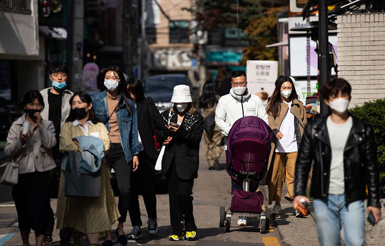 রবিবার নতুন করে ৩৪ জনের দেহে করোনাভাইরাসের হদিস মিলেছে। গত ৯ এপ্রিলের পর থেকে দক্ষিণ কোরিয়ায় এটাই সর্বোচ্চ।