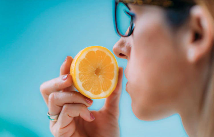 প্যারিসের অ্যানসমিয়া সংস্থার প্রধান ড. মাইকেল মেইলার্ড জানান, করোনা থেকে সেরে ওঠার পরেও এই ভাইরাসে আক্রান্ত অনেকেই সম্পূর্ণ সুস্থ হচ্ছেন না। এদের অনেকেই তাদের স্বাভাবিক ঘ্রাণশক্তি চিরতরে হারাচ্ছেন। ড. মেইলার্ড জানান, চিকিৎসা বিজ্ঞানে এই সমস্যাকে অ্যানসমিয়া  বলা হয়।