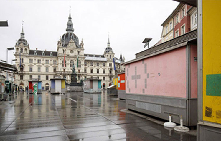 আর এই নাম নিয়েই বেজায় সমস্যায় পড়েছেন গ্রামবাসীরা। গ্রামের নাম পরিবর্তনের কথাও ভাবছেন মেয়র মাইকেল গ্রুবের।