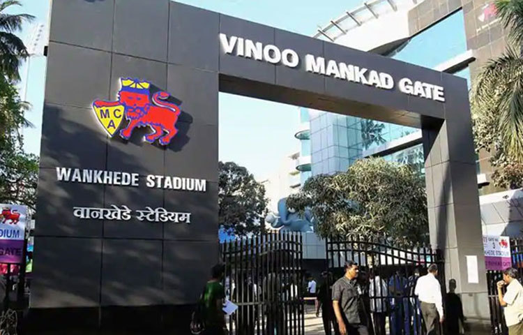 গ্রেটার মুম্বাই মিউনিসিপ্যাল কর্পোরেশন মুম্বাই ক্রিকেট অ্যাসোসিয়েশনের কাছে ওয়াংখেড়ে স্টেডিয়াম চাইলো কোয়ারেন্টিন সেন্টার করার জন্য। ২০১১ সালের ক্রিকেট বিশ্বকাপের ফাইনাল হয়েছিল এই স্টেডিয়ামেই।