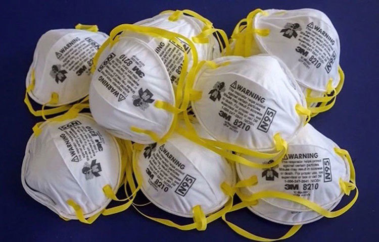 ভাল্ভ নেই, এমন এন-৯৫ মাস্ক পরা যেতেই পারে। এই ধরনের মাস্ক করোনাভাইরাসের পাশাপাশি বায়ুবাহিত ধূলিকণা ও সূক্ষ্ম জলকণা থেকে সুরক্ষা দেয়। ভাল্ভ নেই এমন এন-৯৫ মাস্কের ভাইরাস প্রতিরোধের কার্যকারিতা তাই অনেক বেশি, প্রায় ৯৫ শতাংশ।