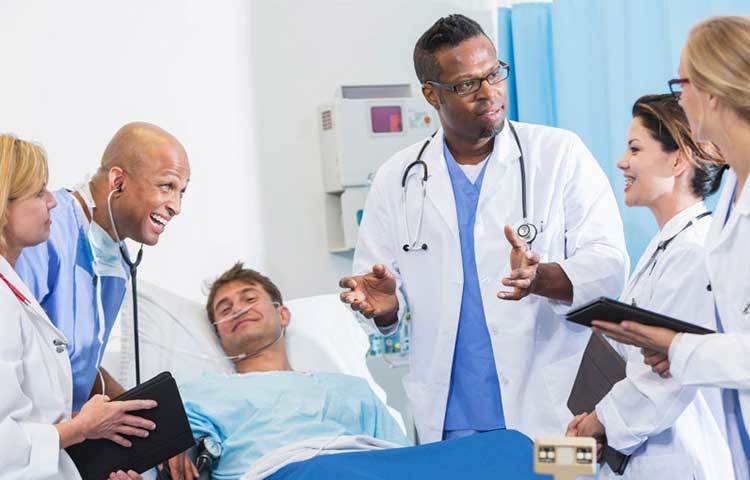 বিশ্ব স্বাস্থ্য সংস্থা নির্দেশ দিয়েছে কোনো রকম অসুস্থতা অনুভব করলেই দ্রুত চিকিৎসকের পরামর্শ নিতে হবে। প্রয়োজনে বাড়িতেই স্বেচ্ছায় কোয়ারেন্টাইনে থাকতে হবে। এখন কথা হলো, বাড়িতে থাকলেই কি এই রোগ ঠেকানো সম্ভব? হঠাৎ অসুস্থ বোধ করলেই বা কী করতে হবে?