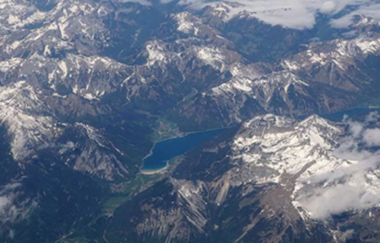 ভিয়েনা থেকে ১০০ কিলোমিটার দক্ষিণে অবস্থিত অস্ট্রিয়ার এই গ্রামের উপার্জনের মূল পথই হল পর্যটন।