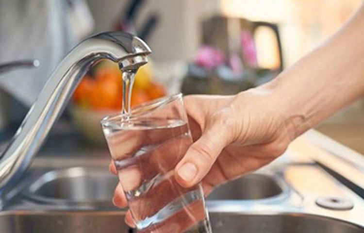 পানীয় জলের জোগানও যেন যথাযথ হয়, সে দিকে বিশেষ নজর দিন। বিশেষ করে যাদের বাড়িতে পানীয় জলের সরবরাহের ব্যবস্থা নেই, যাদের বাইরে থেকে পানি কিনে আনতে হয় বা অনেকটা দূর থেকে পানি বয়ে আনতে হয়, তারা একটু বেশি পরিমাণ পানি মজুত করে রাখুন বাড়িতে।