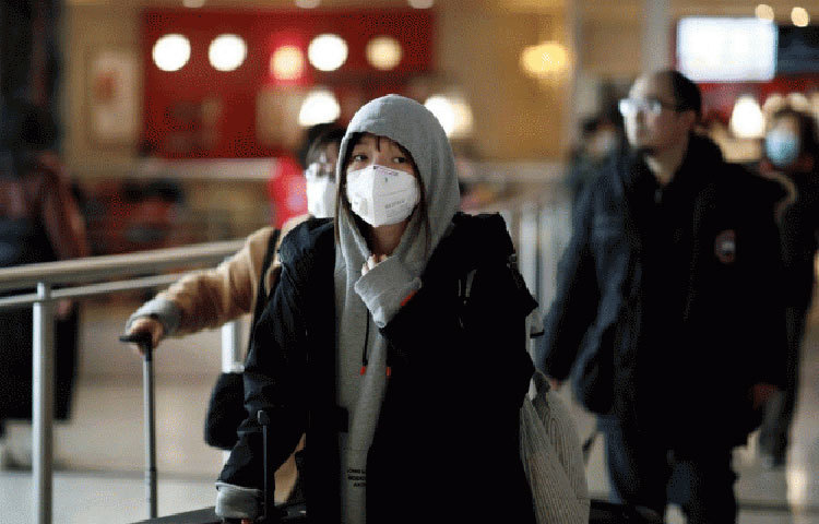 এমন পরিস্থিতিতে দক্ষিণ কোরিয়ার রাজধানী সিউলে সমস্ত নাইট ক্লাব বন্ধ রাখার নির্দেশ দেওয়া হয়েছে। ‘পুনরায় লকডাউনের সিদ্ধান্ত না নিলেও যতদিন না সংক্রমণের সংখ্যা শূন্য হচ্ছে মানুষকে নিজেকে সাবধান থাকতে হবে।’ জানালেন মুন।