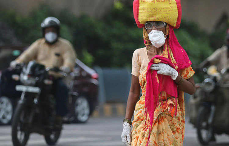 ভাল্ভহীন এন-৯৫ মাস্ক ছাড়াও এফএফপি (ফিল্টারিং ফেস পিস)-২, এফএফপি-১ এবং এফএফপি-৩ মাস্কও তুলনামূলকভাবে বেশ সুরক্ষিত। এফএফপি-২ মাস্কের কার্যকারিতা প্রায় ৯৪ শতাংশ। অন্য দিকে, প্রায় আশি শতাংশ ভাইরাস প্রতিরোধ করতে পারে এফএফপি-১ মাস্ক। তবে এফএফপি-৩ মাস্কের কার্যকারিতা এ সবের মধ্যে সবচেয়ে বেশি, প্রায় ৯৯ শতাংশ।