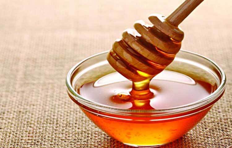 মধু খান: অ্যান্টি-ব্যাকটেরিয়াল ও অ্যান্টিঅক্সিডেন্ট সমৃদ্ধ মধুর উপকারিতা বলে শেষ করা যাবে না। প্রতিদিন এক চা চামচ মধু খাওয়ার অভ্যাস করুন।
