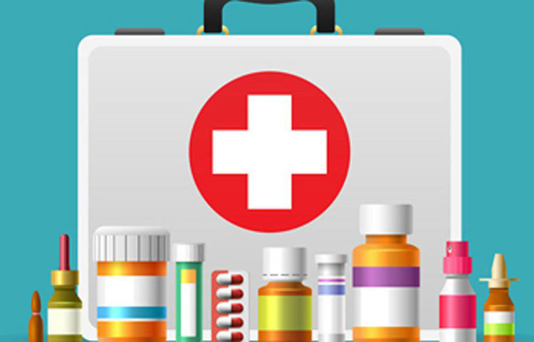 রান্নাঘরে বা বাড়ির অন্যান্য কাজকর্ম করার সময় হাতে-পায়ে চোট লাগতেই পারে। তাই ফার্স্ট এইড কিট তৈরি রাখুন।