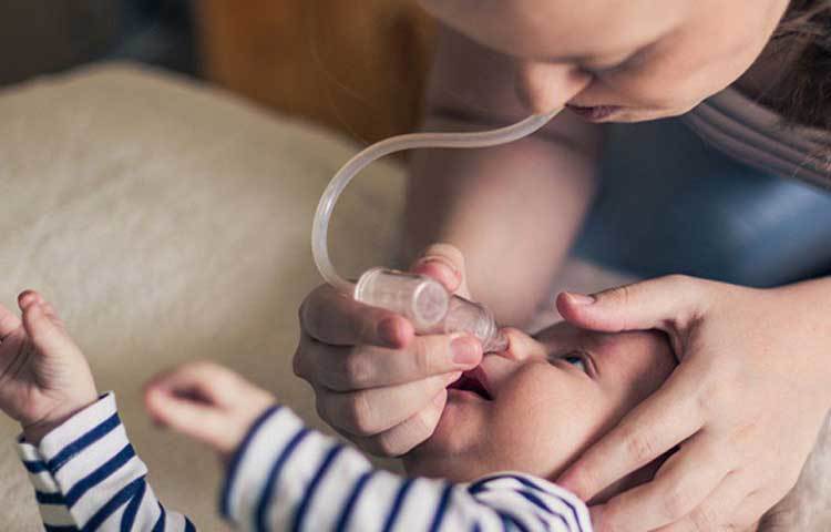 এ ক্ষেত্রে রোগীর নাকের মধ্যে স্যালাইন সলিউশন ঢুকিয়ে দেয়া হয়। তারপর সেটা নমুনা হিসাবে সংগ্রহ করা হয়। বা যে সমস্ত রোগী মারাত্মক সর্দিতে ভুগছেন, তাদের ক্ষেত্রে ওই সর্দির নমুনা সংগ্রহ করা হয়।