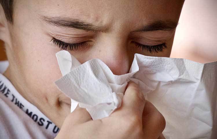 অনেকেই ভাবছেন সামান্য সর্দি-কাশি-জ্বরের লক্ষণ থাকলে বাড়িতে থেকেই তা ঠিক করে নেয়া যাবে। কিন্তু তা একেবারেই নয়। হাসপাতালে গিয়ে সঠিক চিকিৎসার প্রয়োজন রয়েছে। কারণ এটি পাবলিক হেলথ ইস্যু।