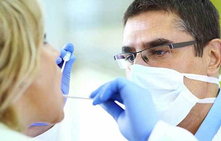 স্পুটাম টেস্ট: ফুসফুসে কোনো রকম সংক্রমণ হলেই প্রচুর পরিমাণে মিউকাস নির্গত হতে থাকে। ফুসফুসের এই মিউকাসকই হল স্পুটাম। কোভিড-১৯ আক্রান্ত ব্যক্তির ফুসফুস থেকে যে মিউকাস নির্গত হয়, সেই নমুনা সংগ্রহ হল স্পুটাম টেস্ট।