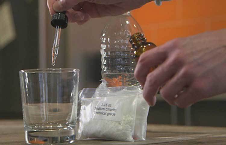 অনলাইনে মিরাকল মিনারেল সলুউশন বলে যে তরল বিক্রি হচ্ছিল, সেটায় আসলে বিশুদ্ধ পানীয় জলের সঙ্গে ২৮ শতাংশ সোডিয়াম ক্লোরাইড মেশানো রয়েছে।