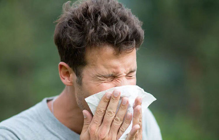 ফলে কাচে হাত দিলে, নিয়ম-বিধি মেনে ভাল করে হাত পরিষ্কার করে নেওয়া প্রয়োজন। বাড়ির জানলার কাচগুলো প্রয়োজনে ভাল করে ধুয়ে পরিষ্কার করা দরকার।