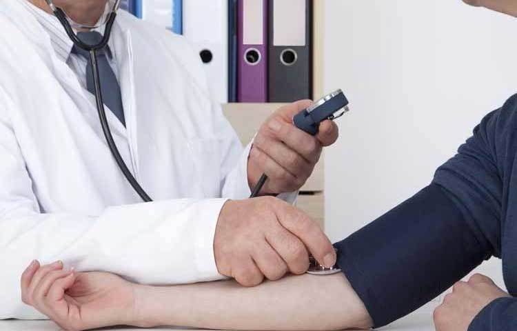 ডাক্তার বা স্বাস্থ্যকর্মীর সাহায্য নিতে হবে: কোনো কারণে অসুস্থ হলে, জ্বর হলে, কাশি বা শ্বাসকষ্ট হলে দেরি না করে নিকটস্থ ডাক্তারের বা স্বাস্থ্যকর্মীর সাহায্য নিন। প্রয়োজনে আইইডিসিআরের সঙ্গে যোগাযোগ করুন। আইইডিসিআরের হটলাইন নম্বর: ০১৯২৭৭১১৭৮৪, ০১৯২৭৭১১৭৮৫, ০১৯৩৭০০০০১১ এবং ০১৯৩৭১১০০১১।