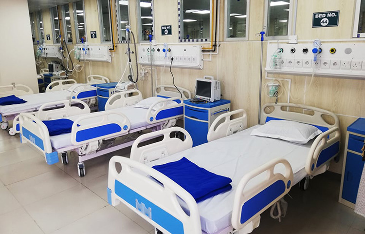 এ হাসপাতালে প্রতিটি শয্যায় অক্সিজেনের ব্যবস্থা করা হয়েছে। এর মধ্যে দুই-তৃতীয়াংশের জন্য সেন্ট্রাল অক্সিজেন রয়েছে। ছবি: মাহবুব আলম