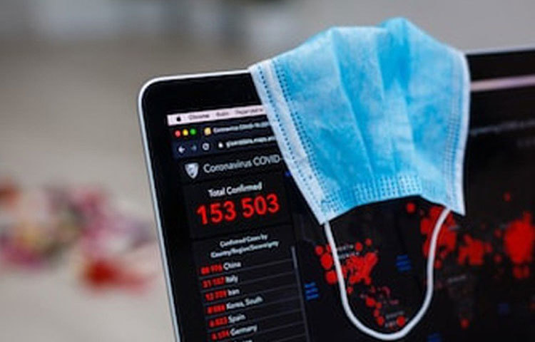 চিকিৎসক সেনগুপ্তর মতে, মাস্কের থেকেও বেশি গুরুত্বপূর্ণ হল হাত পরিষ্কার রাখা। এবং, যখনতখন অপরিষ্কার হাত চোখেমুখে না দেয়া। সেটা খুবই কঠিন কাজ। কারণ মানুষ সহজাত প্রবণতাতেই মুখে হাত দিয়ে ফেলে। তাই কার্যত মনে মনে আওড়াতে হবে, মুখে হাত দেয়া চলবে না।