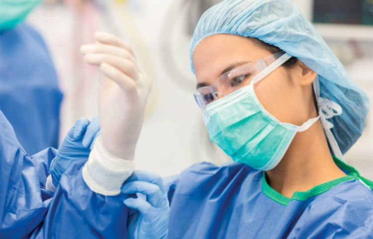 পার্সোনাল প্রোটেকশন ইকুইপমেন্ট (পিপিই) ব্যবহারের সঠিক পদ্ধতি: পিপিই কখনোই হাসপাতালের বাইরে, নেয়া যাবে না। পিপিই দিয়ে শরীরের সব অংশ ঢেকে রাখতে হবে, দুইজন একত্রে পিপিই পরবেন। এক্ষেত্রে একজন অপরজনের উপর নজর রাখতে পারবেন।