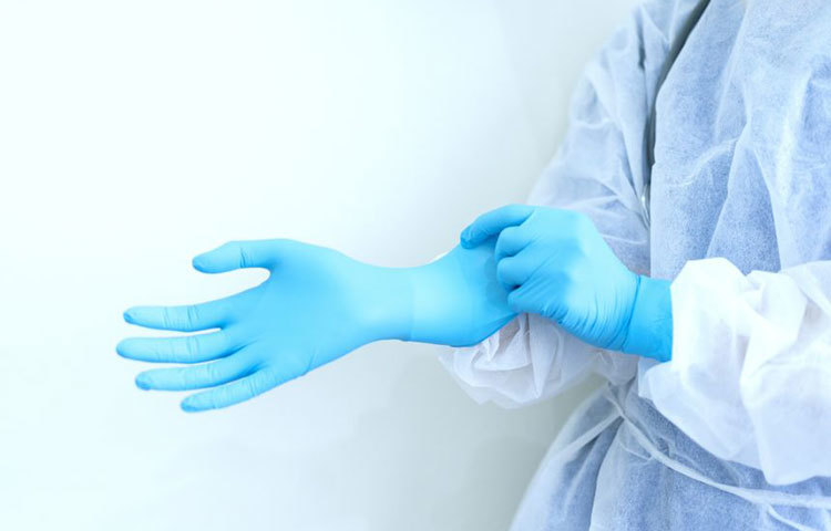 পিপিই খোলার সময় খুব সাবধানে খুলে সেটি ঢাকনা দেয়া নির্দিষ্ট বিনে রাখুন। পিপিই খোলার সাথে সাথে গোসল করে নতুন কাপড় পরুন।