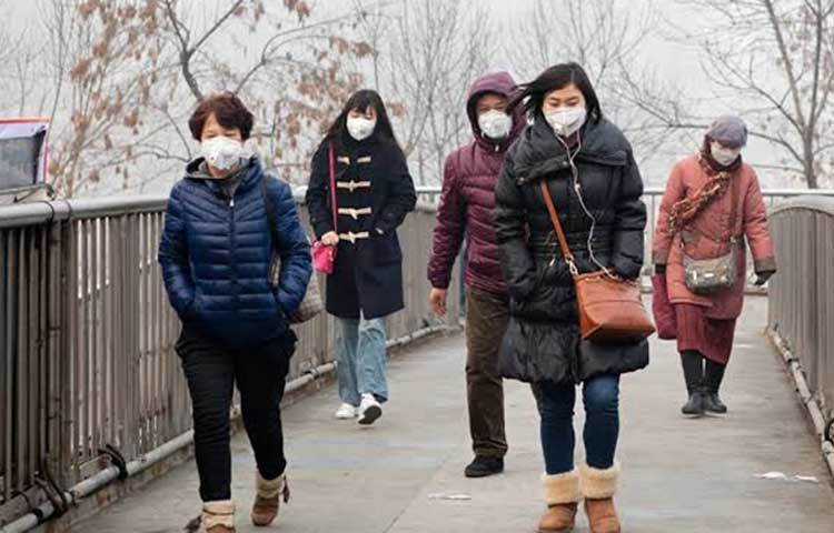 নিজের স্বাস্থ্য সম্পর্কে সচেতন হওয়া উচিত। সাবান ও পানি দিয়ে ২০ সেকেন্ড হাত ধুতে হবে। হাত না ধুয়ে চোখে, নাকে হাত দেবেন না। অসুস্থ মানুষদের থেকে দূরত্ব বজায় রাখুন।