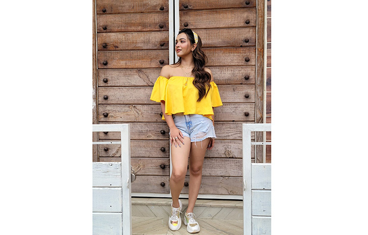 এ যেন হলুদ পরি কৌশানী। ছবি: ফেসবুক