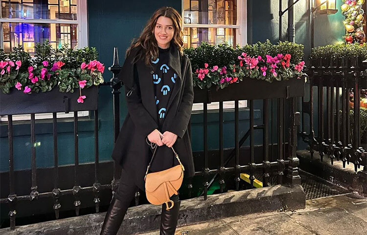 অভিনয়ের পাশাপাশি কৃতী একজন ফ্যাশন প্রিয় হয়ে উঠেছেন। শীতে পাহাড়ে বেড়াতে গেলে এমন সাজতে পারেন। ছবি: সংগৃহীত