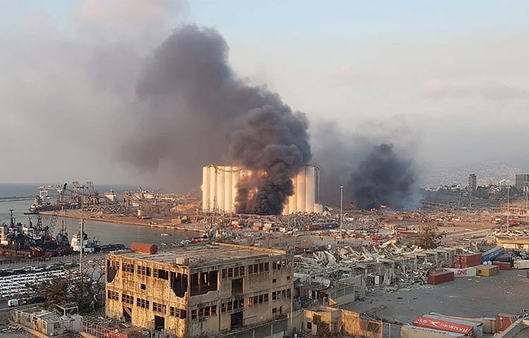 লেবাননের স্বরাষ্ট্রমন্ত্রী আল-জাজিরাকে বলেছেন, বন্দরে অ্যামোনিয়াম নাইট্রেট মজুদ করা ছিল। তা থেকে বিস্ফোরণ ঘটেছে।