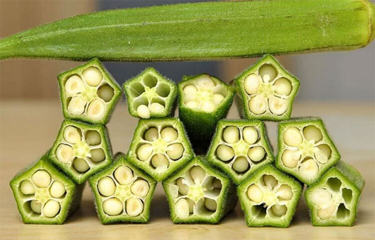 ঢ্যাঁড়শ রস খাওয়ার কারণেও অ্যালার্জির সমস্যাতেও অনেকে ভোগেন। ফলে এটি খাওয়ার আগে সতর্ক থাকা প্রয়োজন। কারণ অতিরিক্ত পরিমাণে ঢ্যাঁড়শে শরীরে অ্যালার্জির সমস্যা বাড়িয়ে দেয়। ছবি: সংগৃহীত