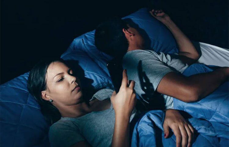 নারীরা ভীষণ ঘুরতে পছন্দ করে। ছেলেরাও করে তবে মেয়েরা তুলনামূলক বেশি পছন্দ করেন। একটু ছুটি ম্যানেজ হলেই পছন্দের জায়গায় ছুটে যান ভ্রমণ প্রেমীরা। তাই নতুন নতুন জায়গার সন্ধান পেতে খোঁজ চালান ভ্রমণ প্রেমীরা। তাই রাতের বেলায় টুরিস্ট স্পটগুলো সার্চে নারীদের আনাগোনা অনেকটাই বেশি। ছবি: সংগৃহীত