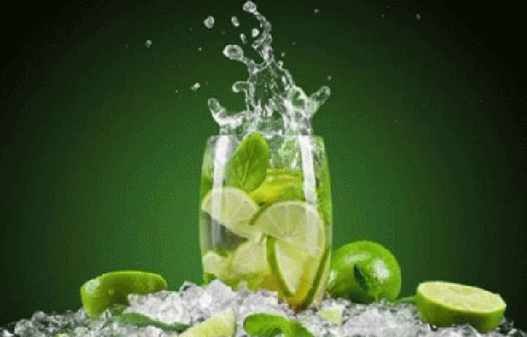 লেবুতে রয়েছে ভিটামিন সি। লেবুর জুস যেরকম আপনাকে হাইড্রেটড রাখে, ঠিক সেরকমই মেটাবলিজমও বাড়ায়।