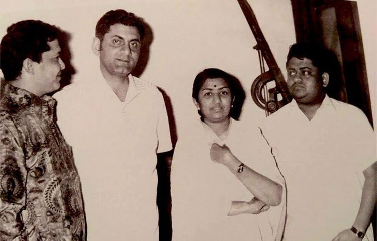 তার সাত দশকের কর্মজীবনে বেশ কয়েকটি ভাষায় ৩০ হাজারেরও বেশি গান গেয়েছেন সুরসম্রাজ্ঞী। শুধু আর্থিক সম্পত্তিই নয়, তিনি তার সেরা কাজ এবং সুরেলা কণ্ঠের জন্য তিনটি জাতীয় চলচ্চিত্র পুরস্কার, ভারতরত্ন এবং আরও অনেক পুরস্কারে সম্মানিত হন। ছবি: সংগৃহীত