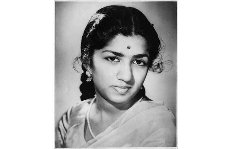 সর্বোপরি লতা মঙ্গেশকর অর্জন করেছেন অনুরাগীদের আকণ্ঠ ভালোবাসা যা কোনোদিন তাকে ছেড়ে যায়নি এক মুহূর্ত। ছবি: সংগৃহীত