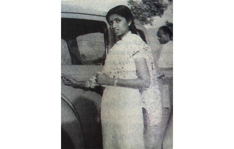 গাড়ির বিষয়ে শৌখিন ছিলেন সংগীতসম্রাজ্ঞী। গাড়ির দুর্দান্ত সংগ্রহ ছিল লতা মঙ্গেশকরের। তার বাড়ি ‘প্রভুকুঞ্জে’র গ্যারাজে ছিল কিছু সেরা এবং স্টাইলিশ গাড়ি। একাধিকবার সাক্ষাৎকারে গাড়ির প্রতি তার ভালোবাসার কথা বলেছেন লতা। ক্যারিয়ারের শুরুতে তার ছিল একটি শেভরলে। মায়ের নামে গাড়িটি কিনেছিলেন ইন্দোর থেকে। লতার গ্যারেজে ছিল বুইক এবং ক্রিসলার। পরে যশরাজের পক্ষ থেকে তাকে একটি মার্সিডিজ উপহার দেওয়া হয়। ছবি: সংগৃহীত