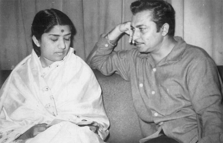 ২৮ সেপ্টেম্বর ১৯২৯ সালে ইন্দোরে বিখ্যাত সংগীতজ্ঞ দীনানাথ মঙ্গেশকরের ঘরে জন্মগ্রহণ করেন, ভারতরতœ লতা মঙ্গেশকর। খুব অল্প বয়েসেই তার কোকিল কণ্ঠ দিয়ে জীবনে অভাবনীয় সাফল্য অর্জন করেছিলেন লতা। ছবি: সংগৃহীত