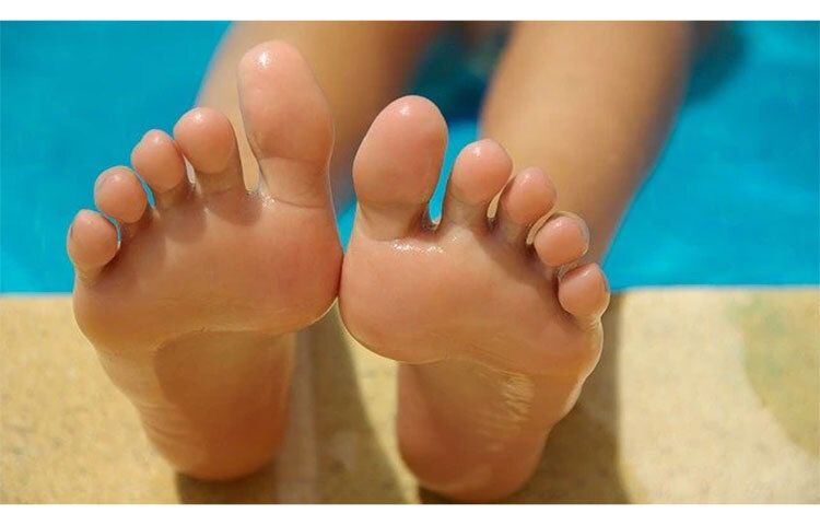 এই স্ক্রাবটি পায়ের ত্বকের গঠন উজ্জ্বল করে এবং ফোলা ও ব্যথার মতো সমস্যার সমাধান করে। ছবি: সংগৃহীত