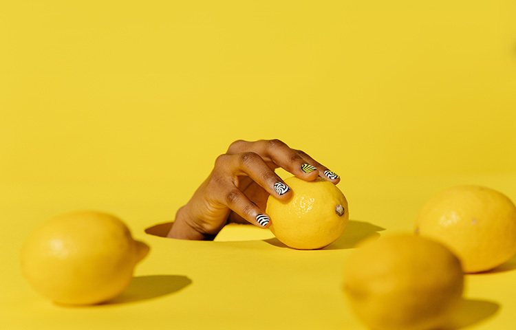 ভিটামিন সি, ভিটামিন ই এবং কোলাজেনও খুব প্রয়োজনীয় ত্বকের সৌন্দর্যে। ভিটামিন ই আমাদের ত্বককে সূর্যের অতিবেগুনি রশ্মি থেকে সুরক্ষিত রাখে। অ্যান্টিঅক্সিড্যান্ট মুক্তি দেয় অ্যাকনে থেকে। এ জন্য ভিটামিন সি সমৃদ্ধ খাবার বেশি খেতে হবে। ছবি: সংগৃহীত