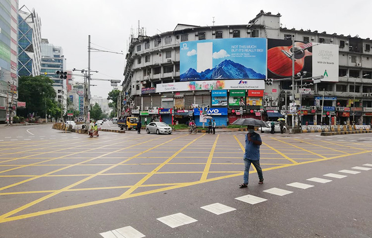 রাজধানীর মিরপুর, শেওড়াপাড়া, শামীম সরণি, তালতলা, আগারগাঁও, খেজুরবাগান, বিজয় সরণি, ফার্মগেট এলাকা ঘুরে এমন চিত্র দেখা গেছে। ছবি: বিপ্লব দিক্ষিৎ